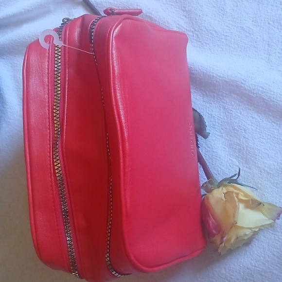 New ShiseidoVibrant Red RARE!!! VERY HARD TO FIND! LARGE DOUBLE ZIP Cosmetic Bag - Picture 3 of 11